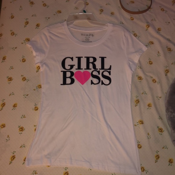 I’m selling these shirts bc I don’t need them anymore I never worn them - Picture 4 of 6